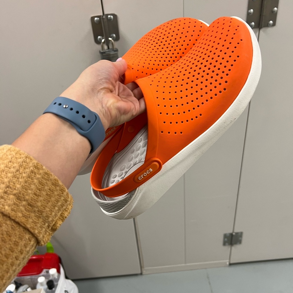 Crocs - Picture 2 of 3
